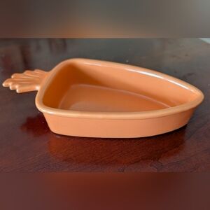 Chantal Easter Carrot Shaped Bakeware Casserole Dish 93-CA15